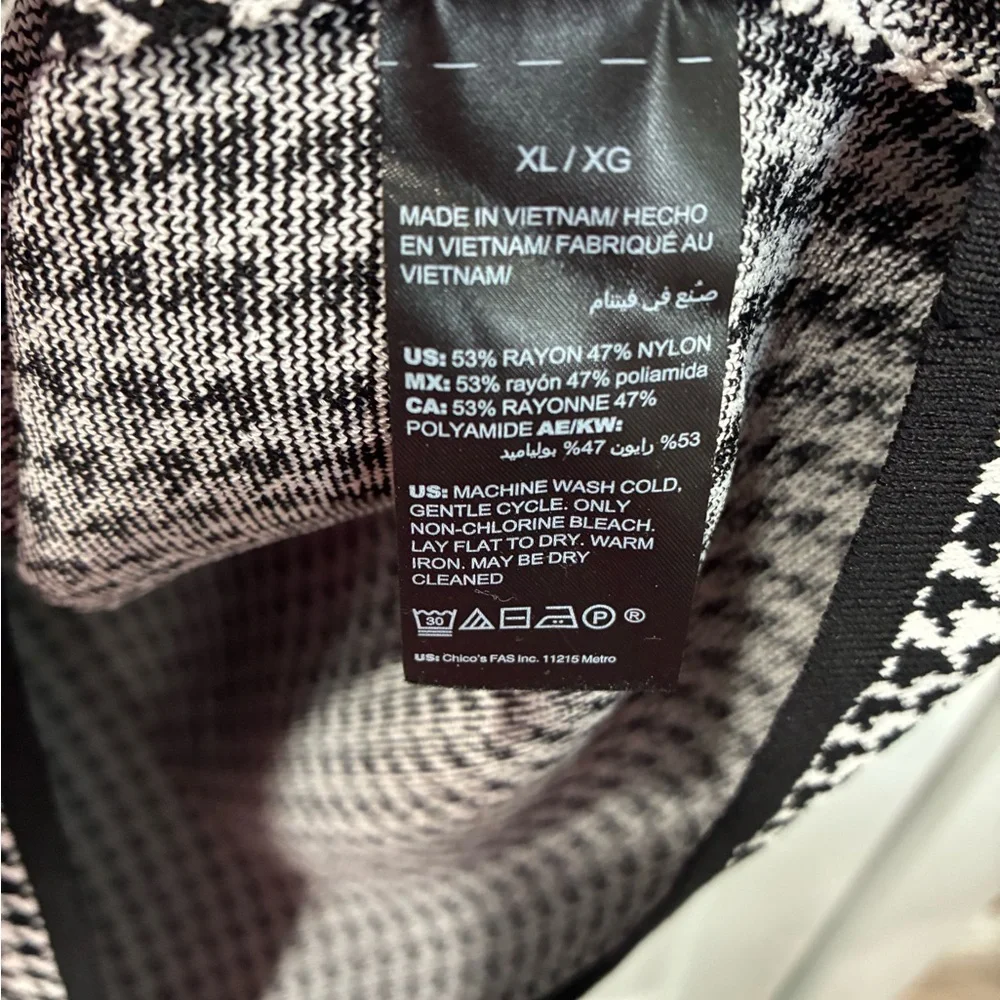 White House Black Market Monochrome Houndstooth Long Sleeve Top - Picture 5 of 5